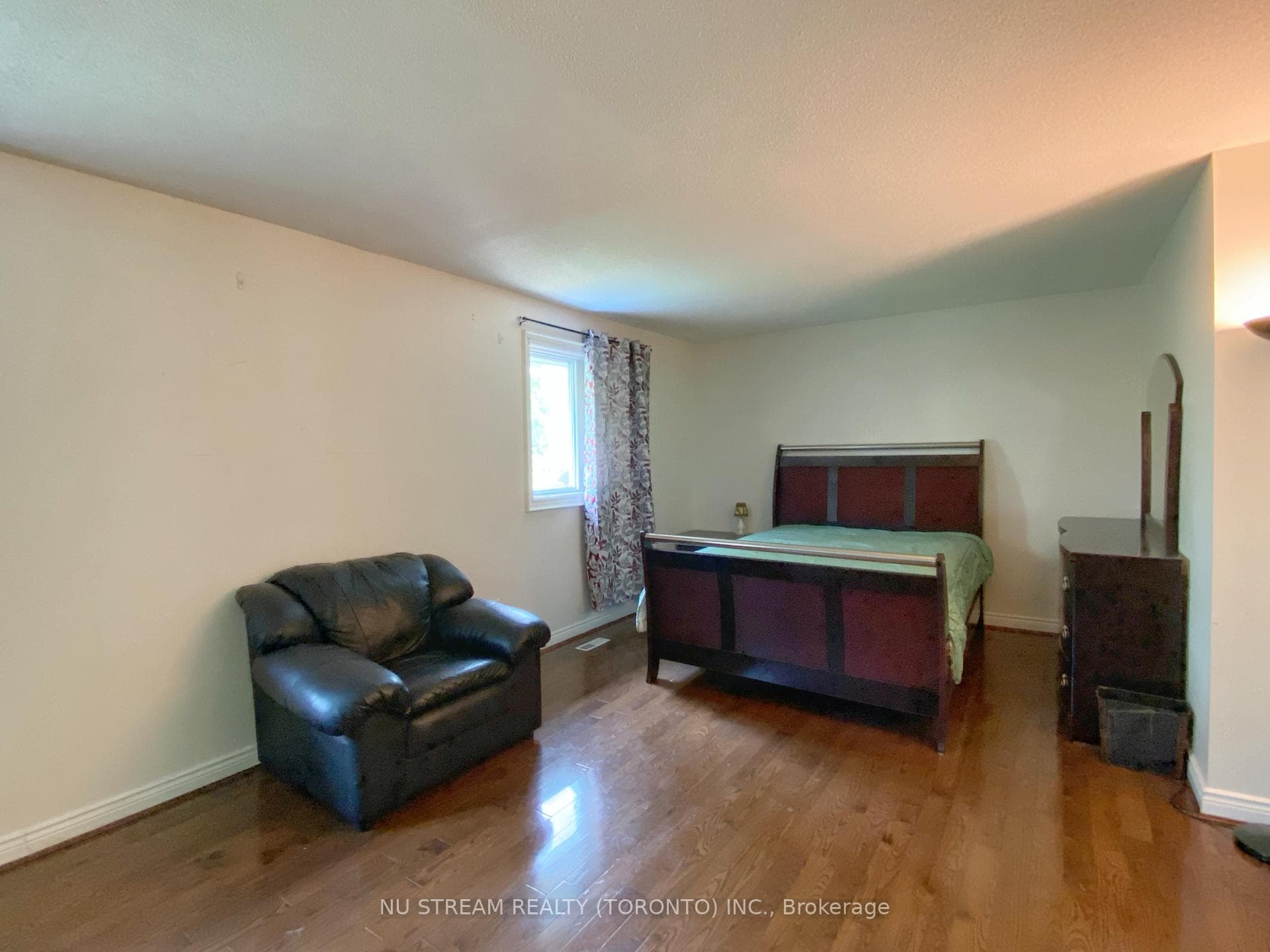 51 Chiefswood Square photo 13