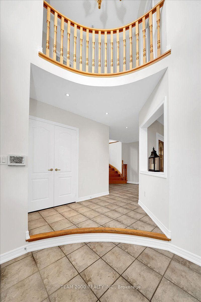26 Crown Crescent photo 8