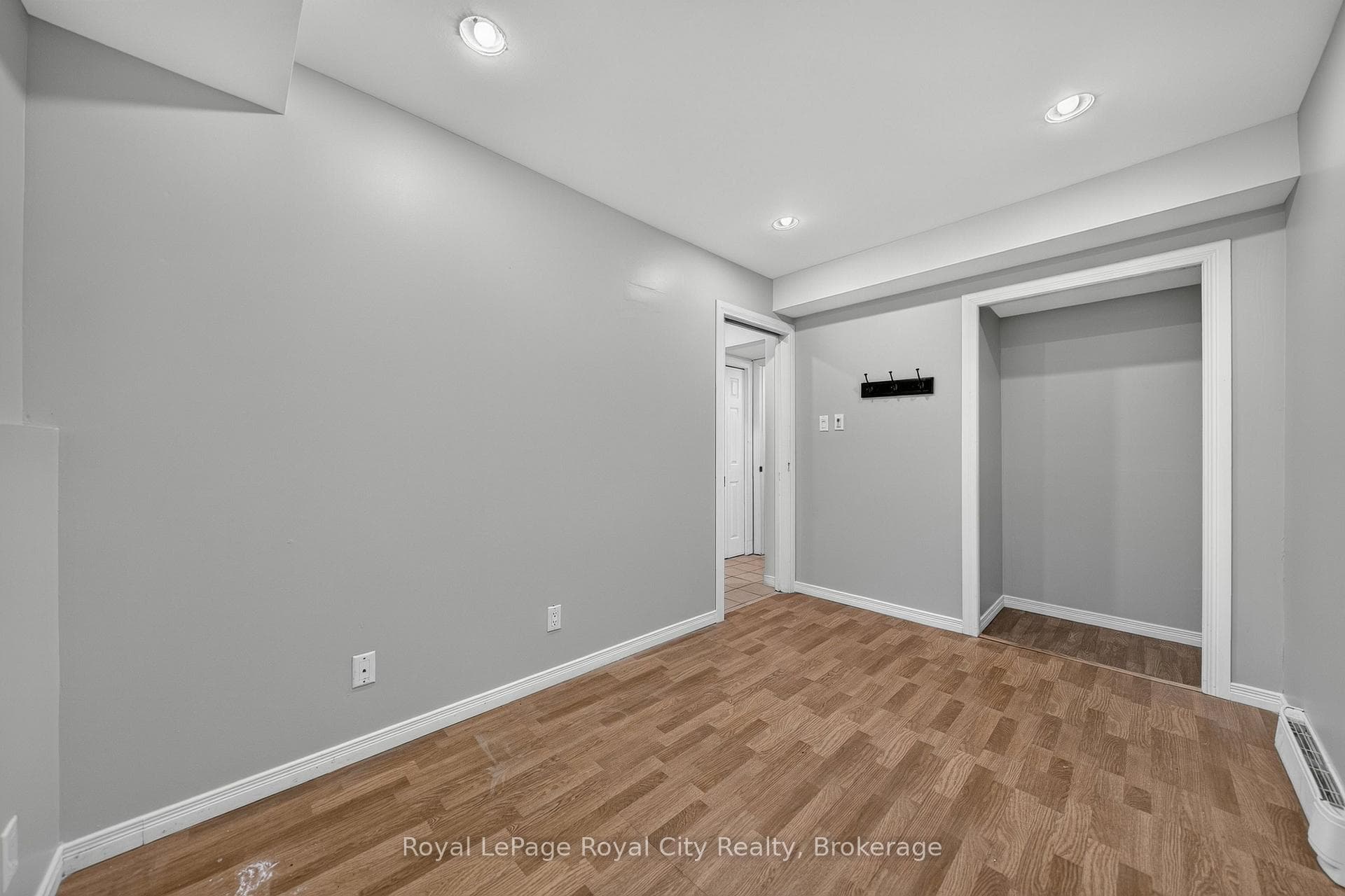 18 Springdale Boulevard photo 35