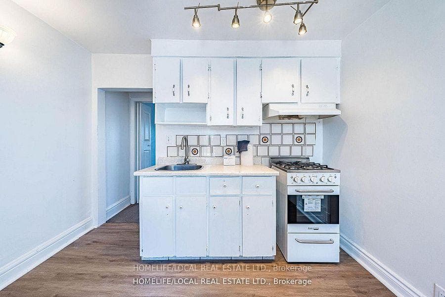 280 St Clarens Avenue photo 35