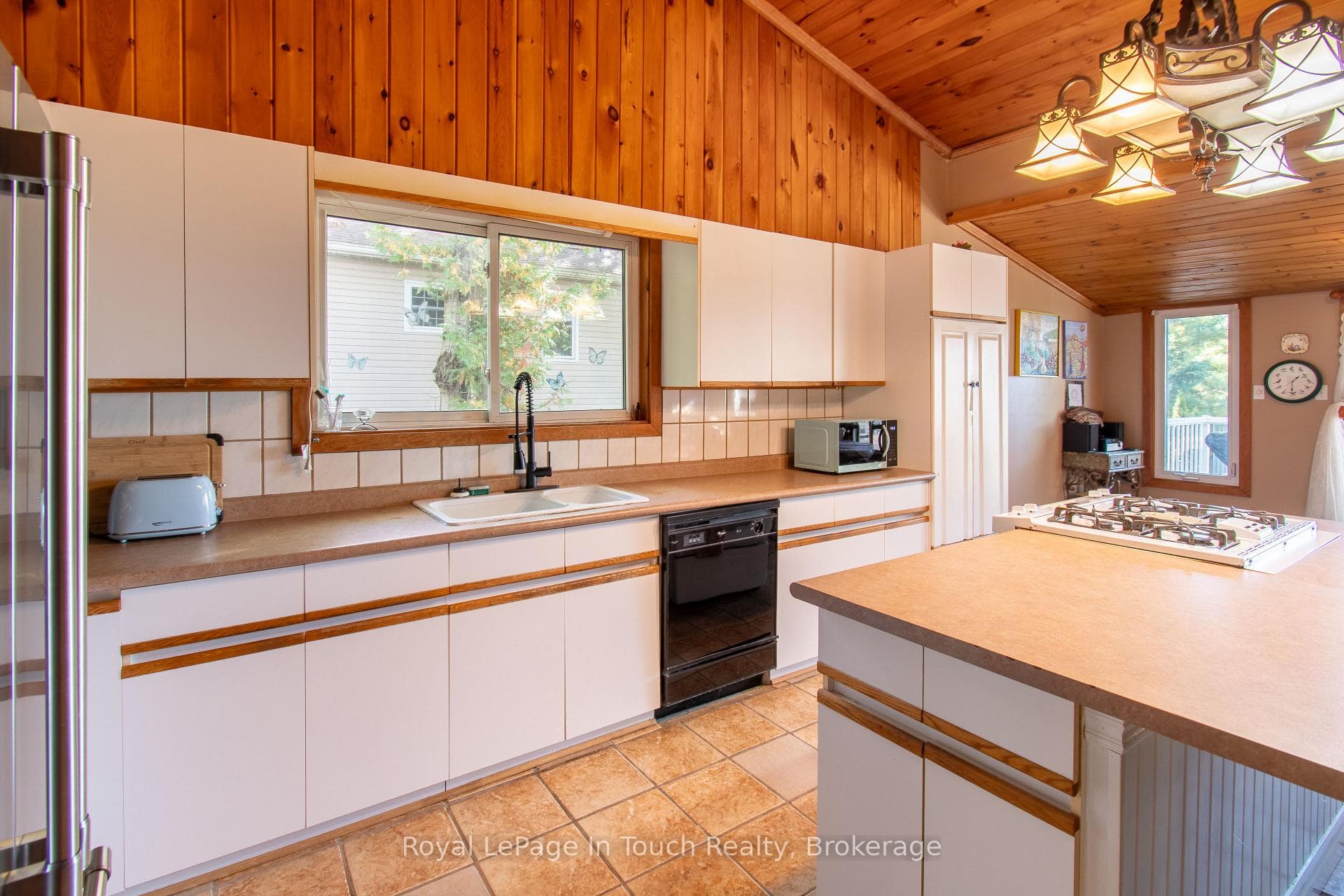 64 Wahnekewening Drive photo 19