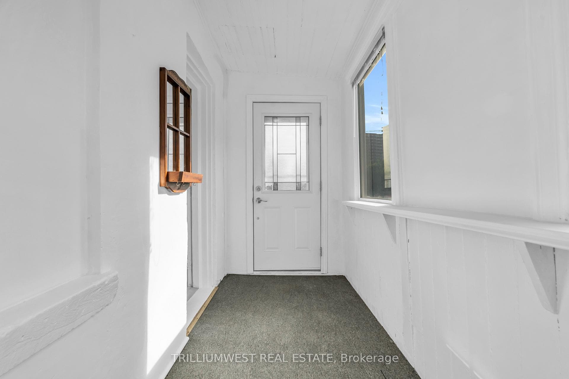 301 Ahrens Street photo 22