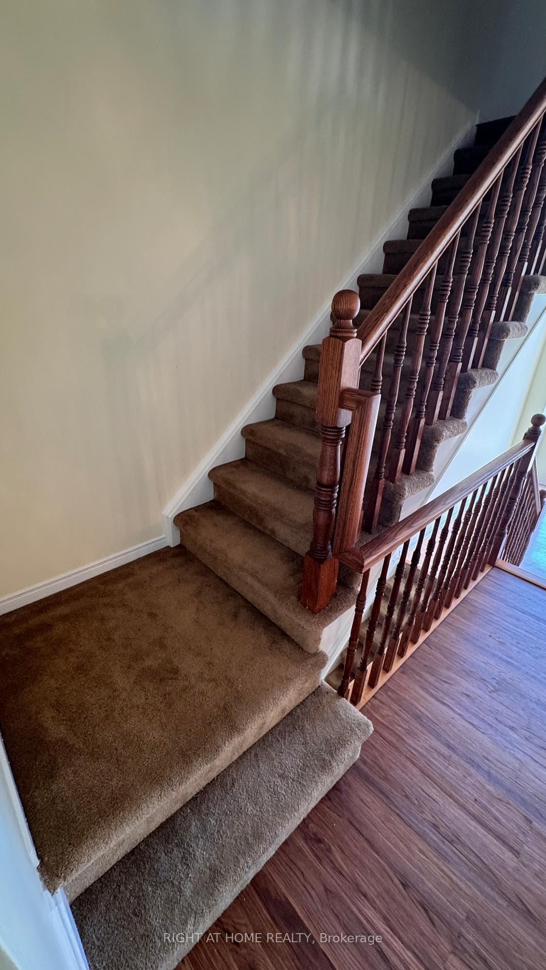 640 BROME Crescent photo 13