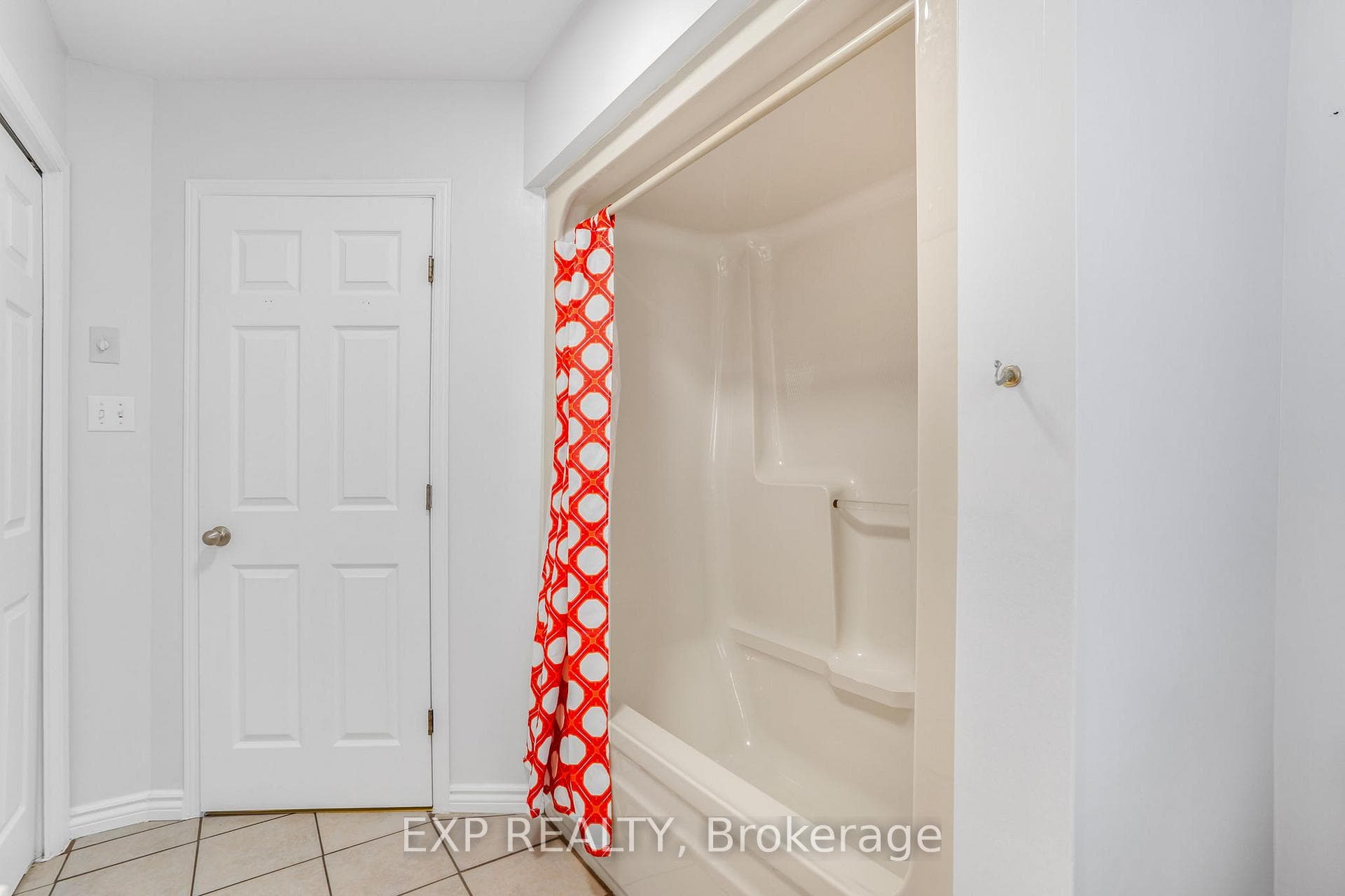 445 Desjardins Street photo 17