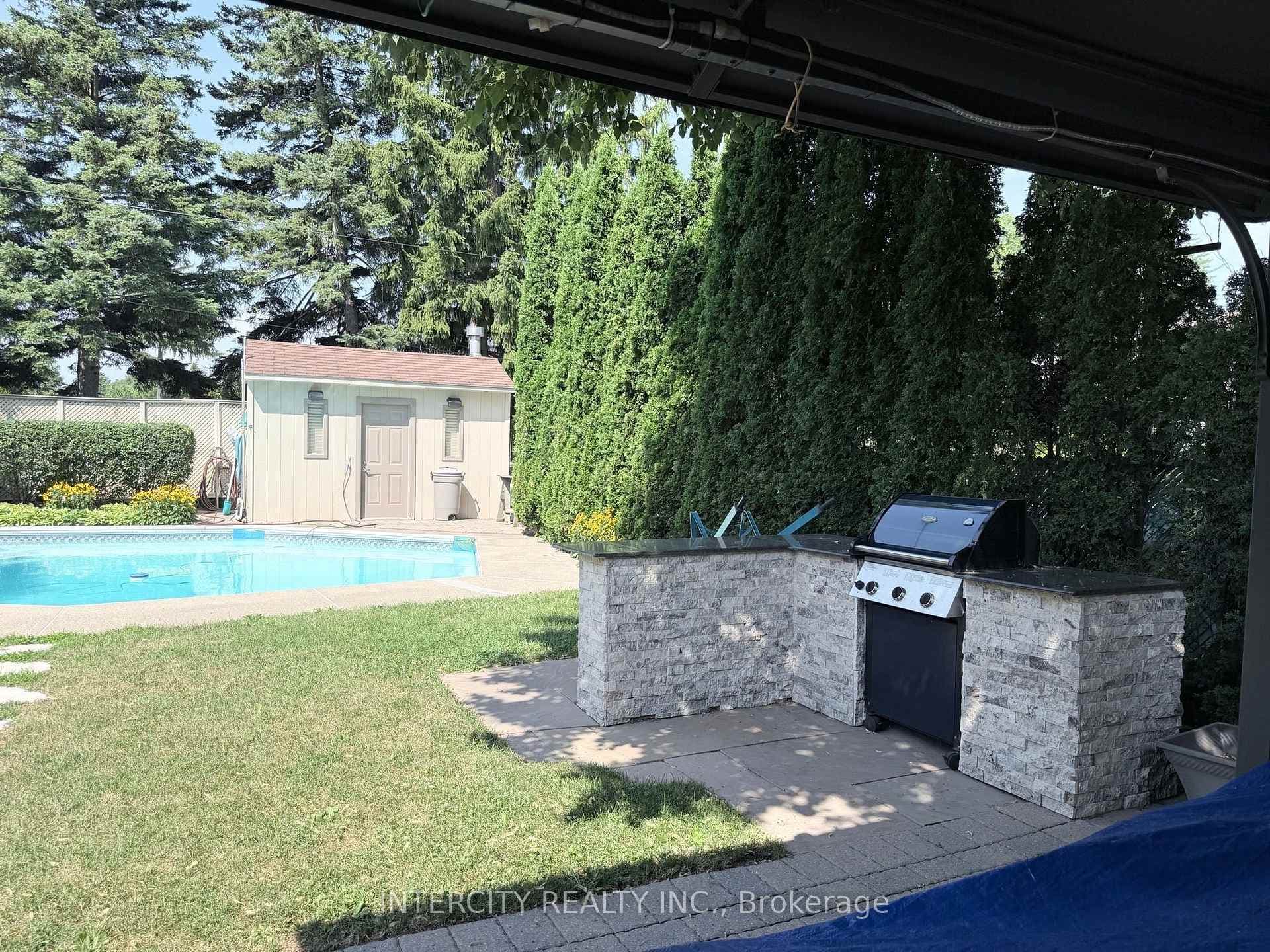 36 Strathburn Boulevard photo 18