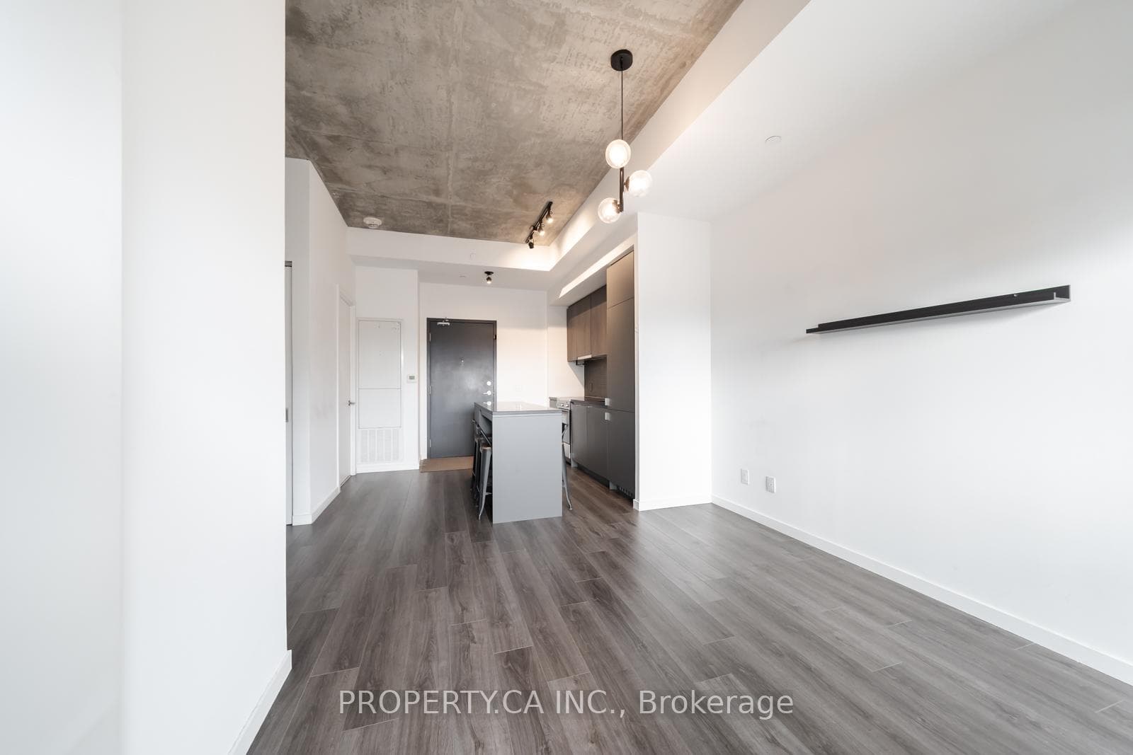 7 Smith Crescent Unit 212 photo 4