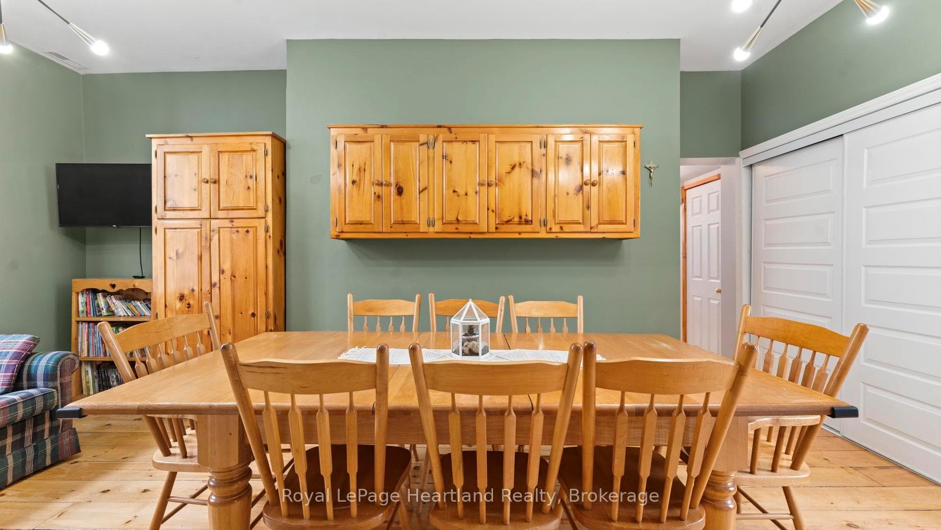 162 Wellington Street photo 12