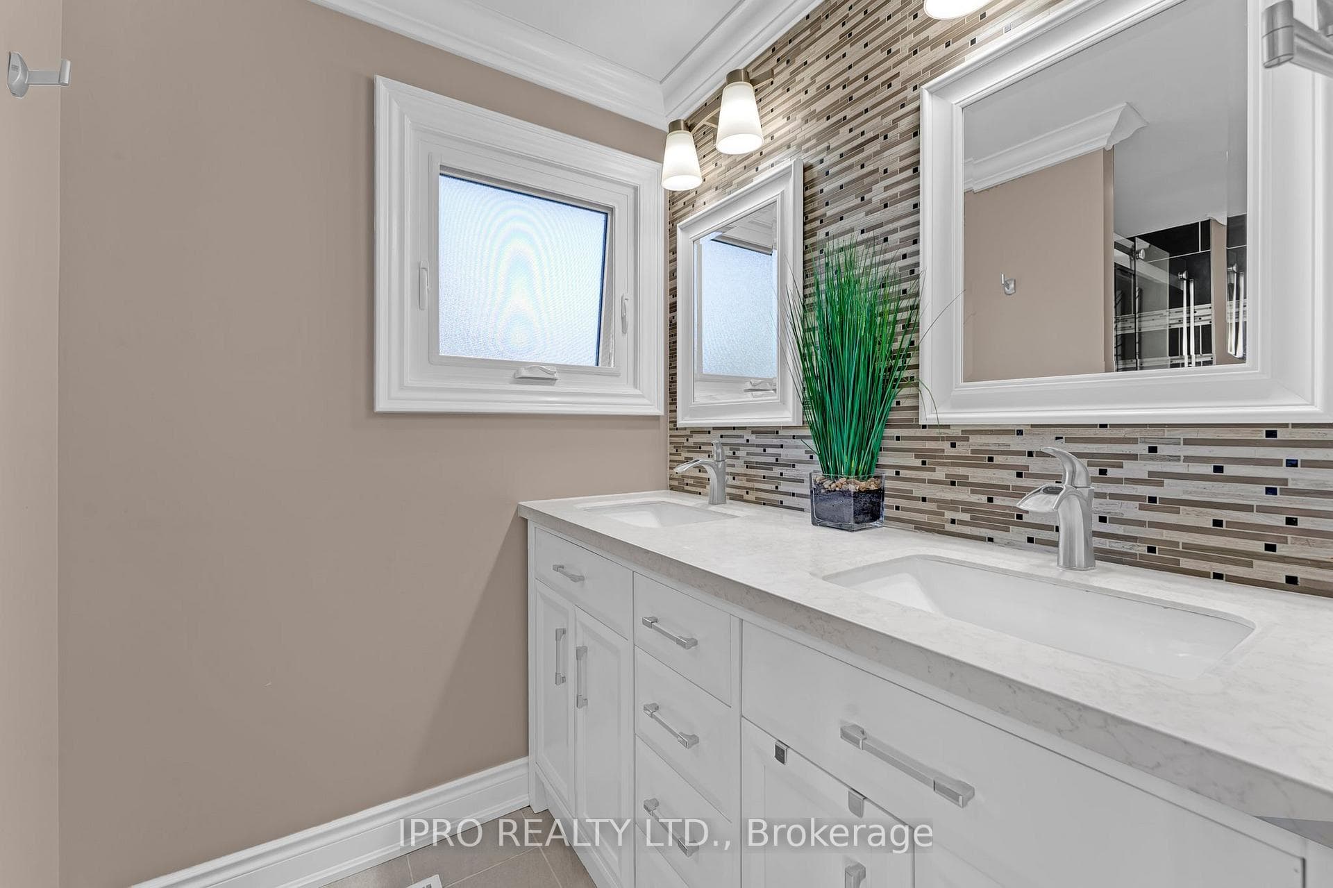 20 Ferndale Crescent photo 11