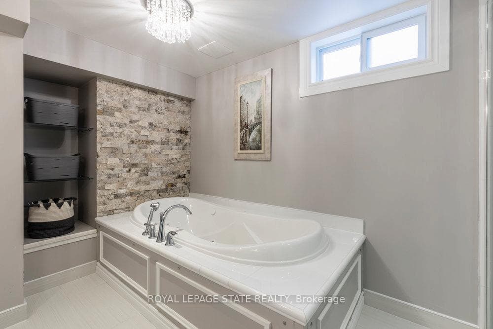 44 Kemp Drive photo 32