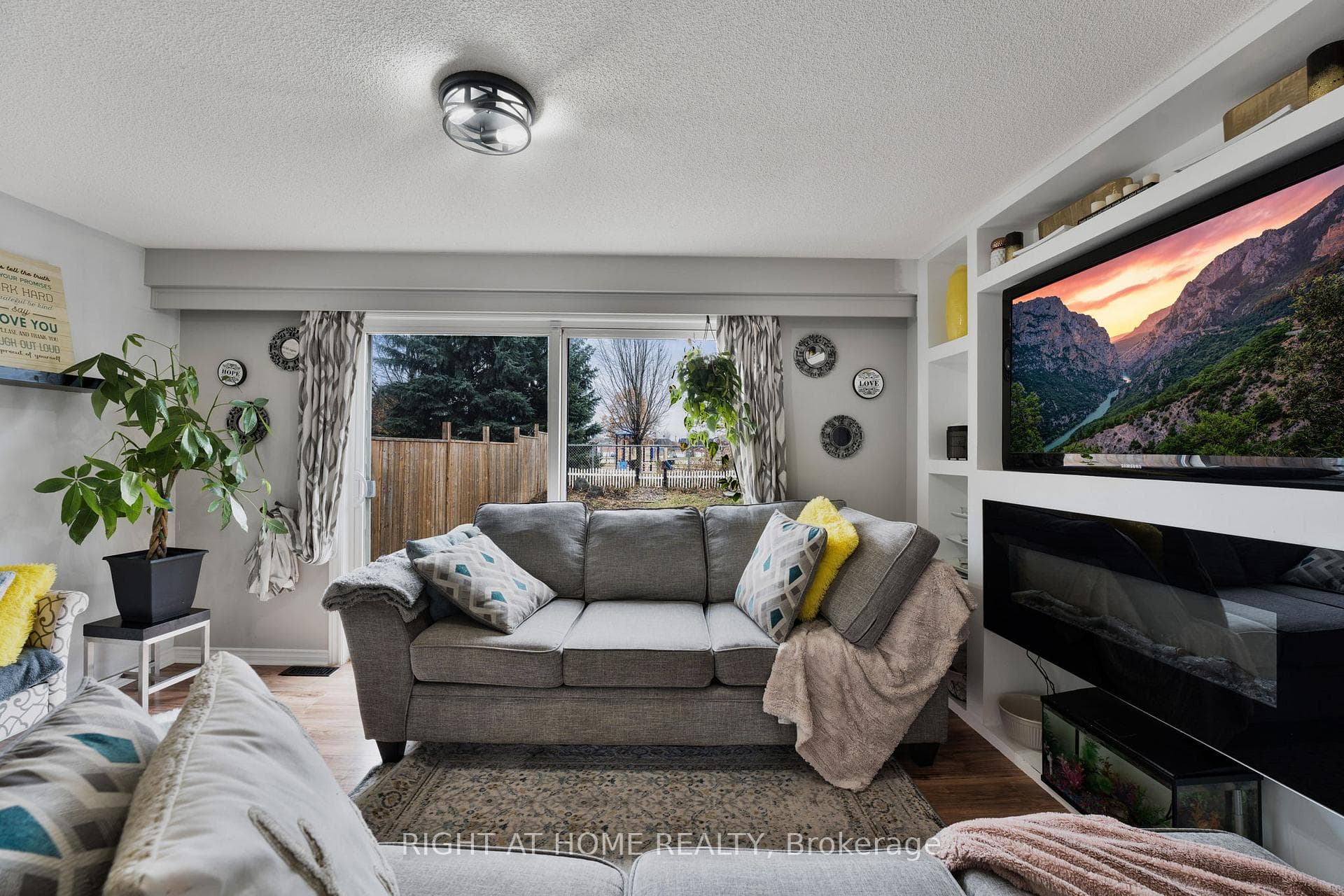 263 DUNSMORE Lane photo 8