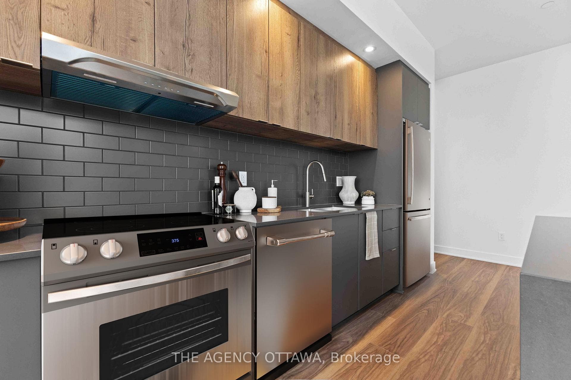 3071 Riverside Drive Unit 304 photo 6