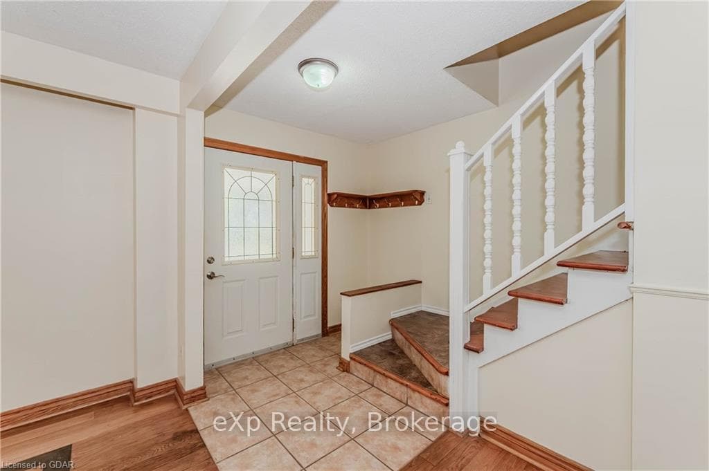 30 GATEWAY Drive photo 3