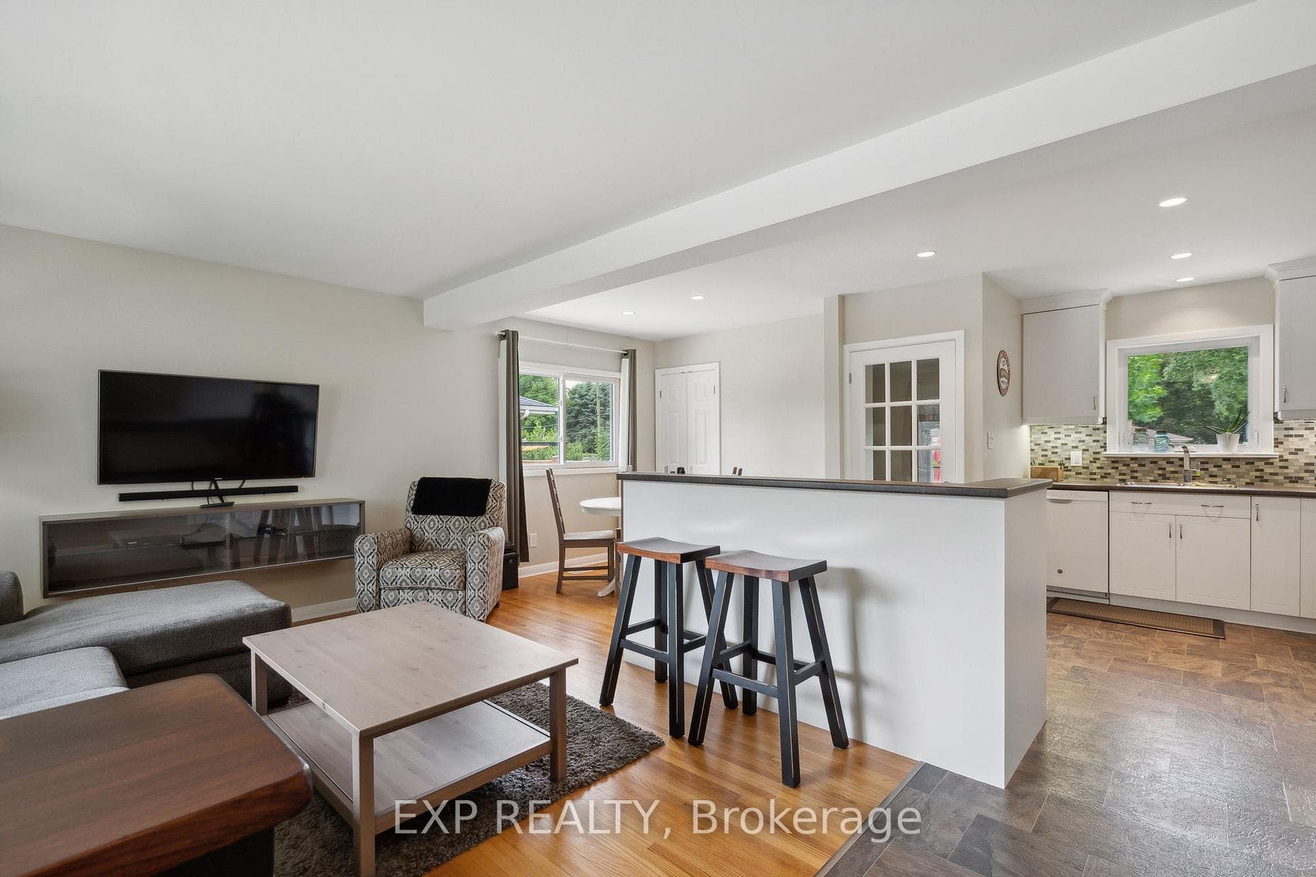 224 Irving Place photo 6