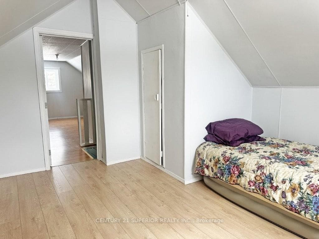 107 Third Ave photo 32