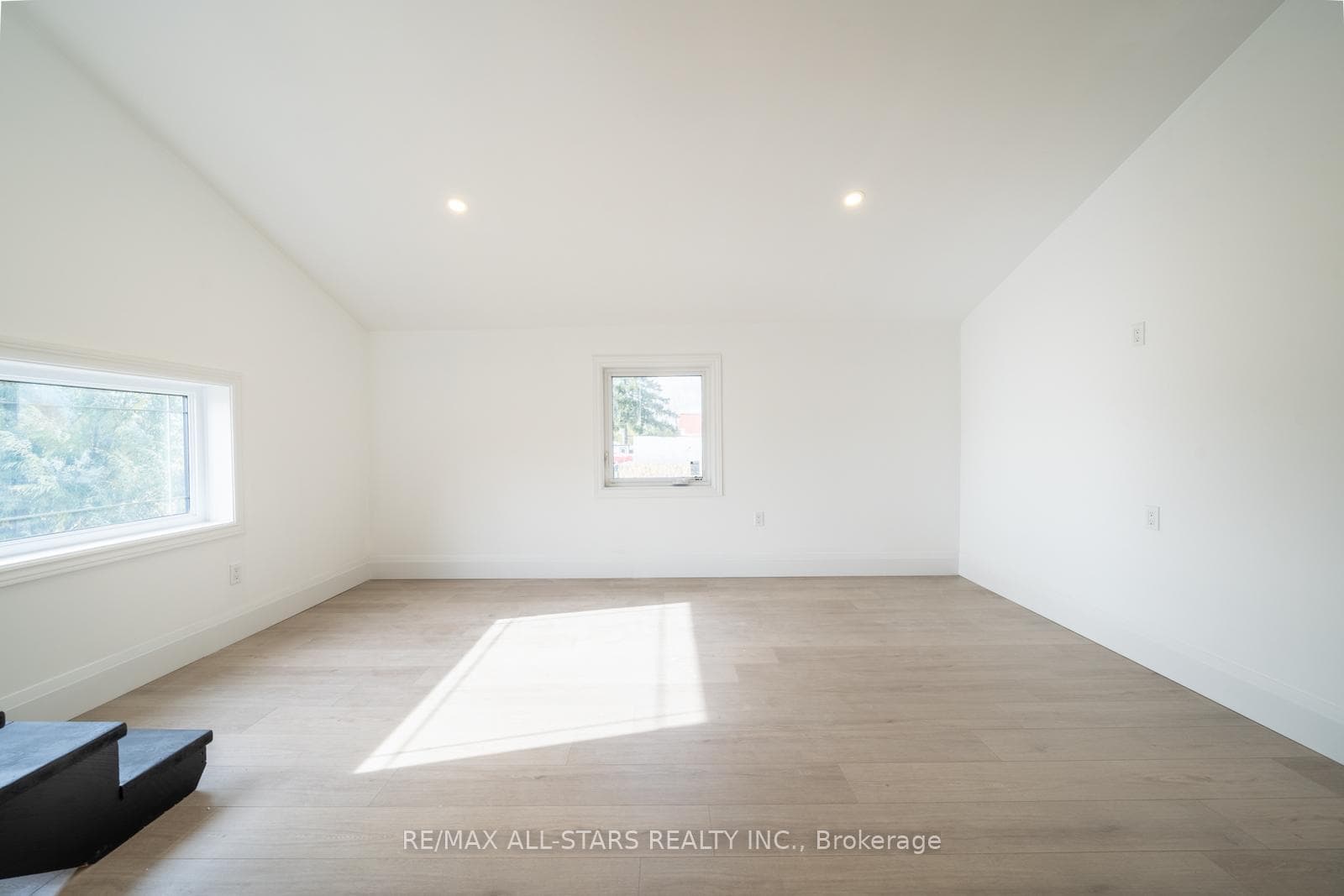 12991 Warden Avenue photo 7