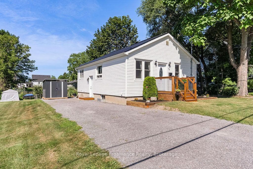 76 Wright Avenue photo 2