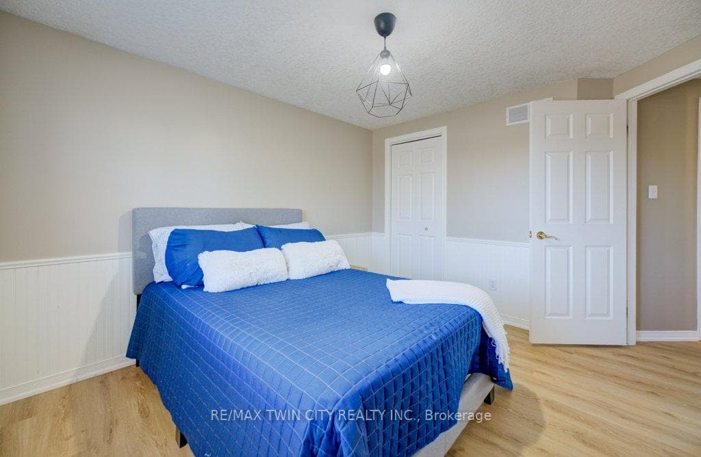 640 Heathcliffe Place photo 23