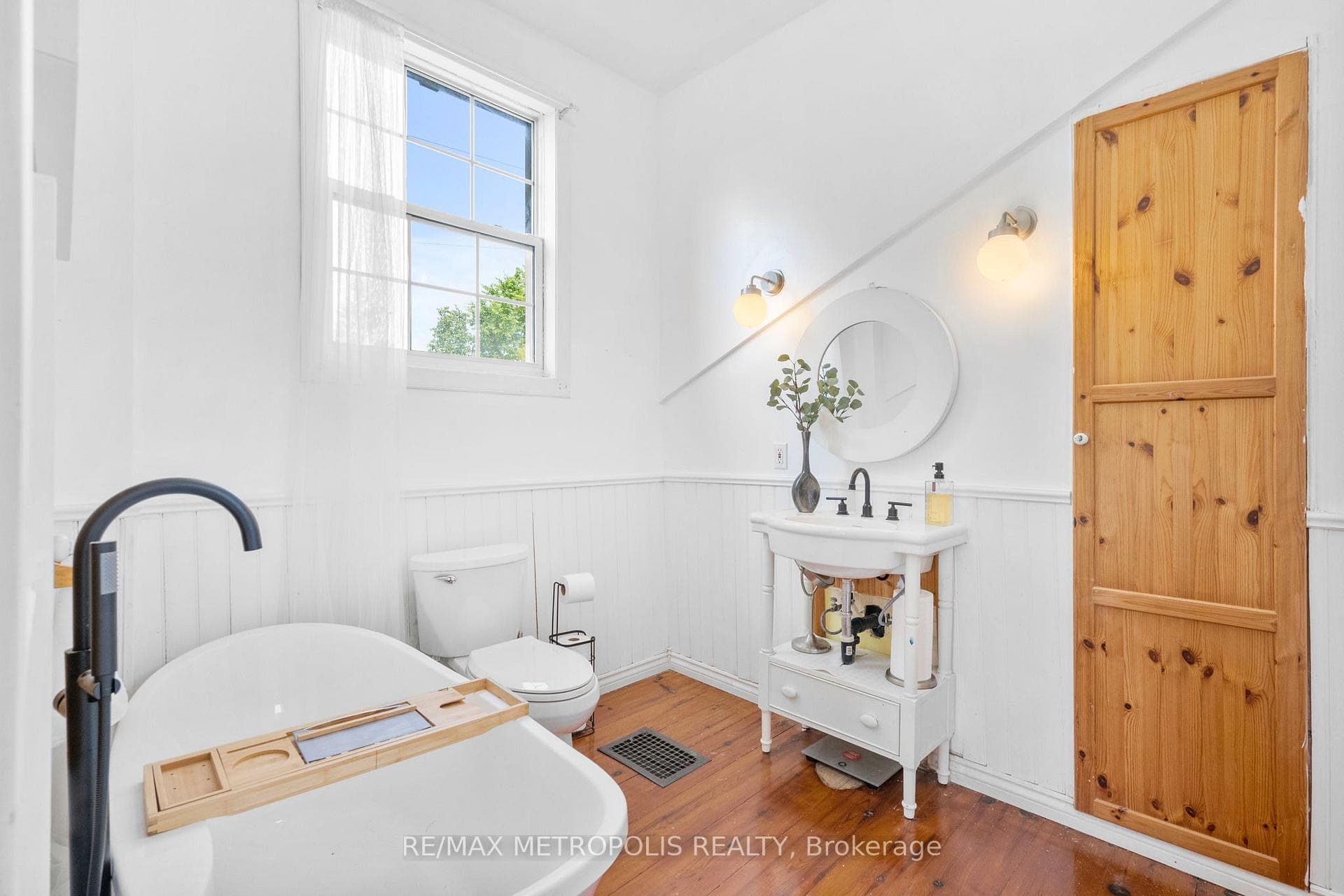 14537 Woodbine Avenue photo 38