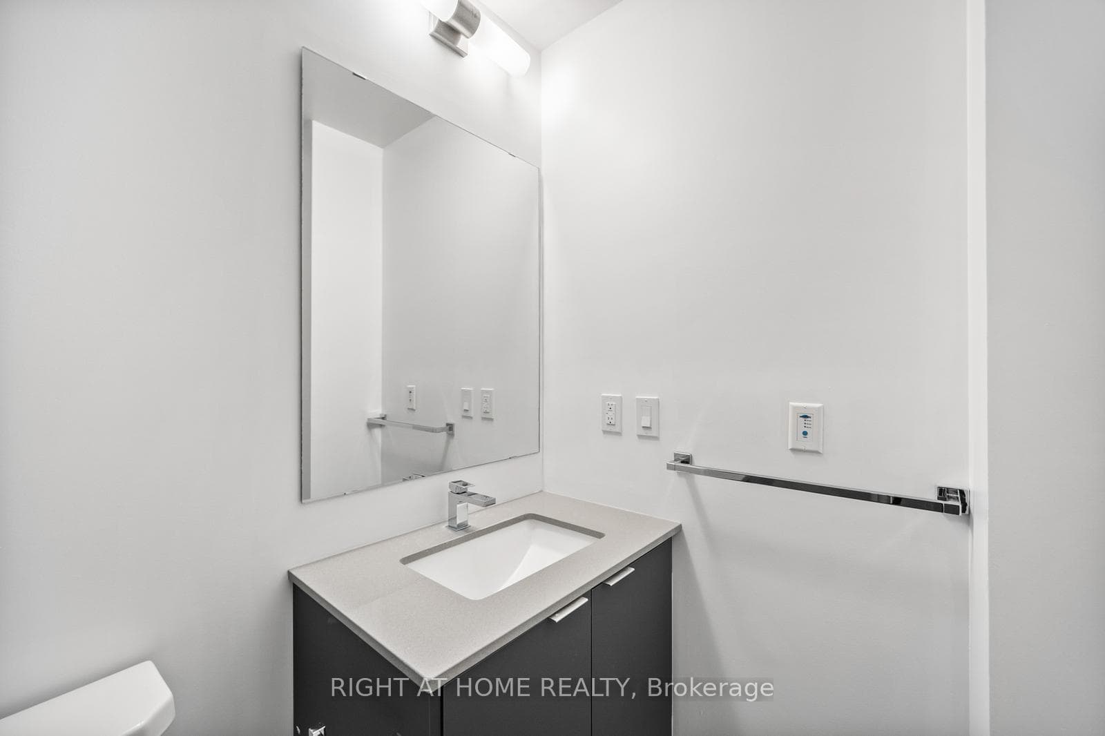 8 Tippett Road Unit 607 photo 22