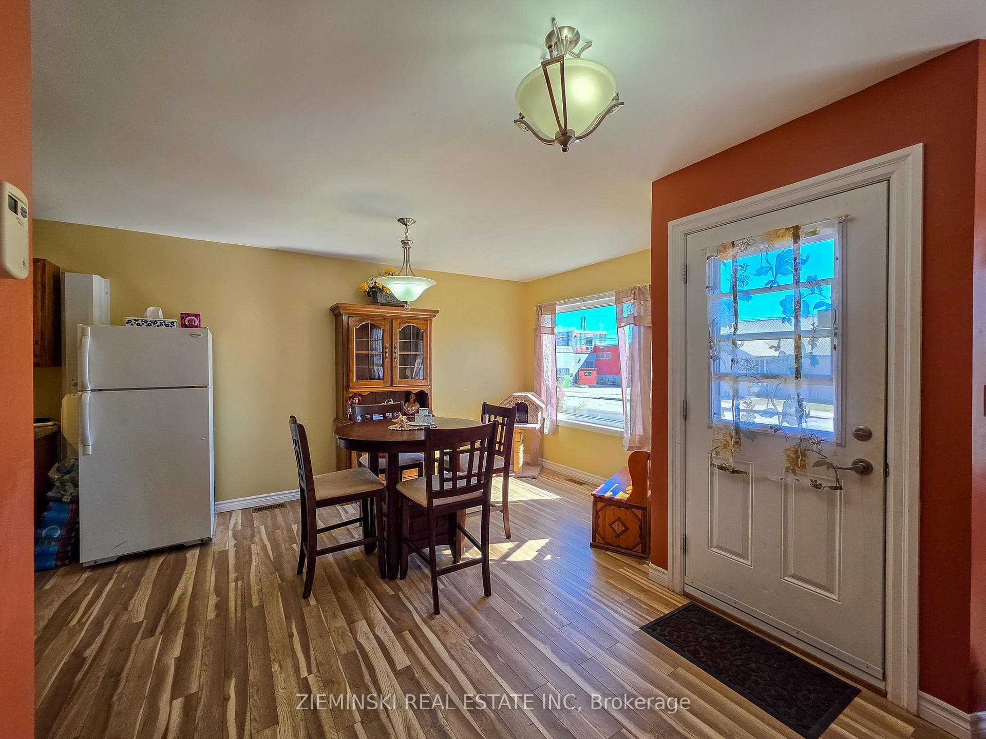 657 Cedar Avenue photo 6