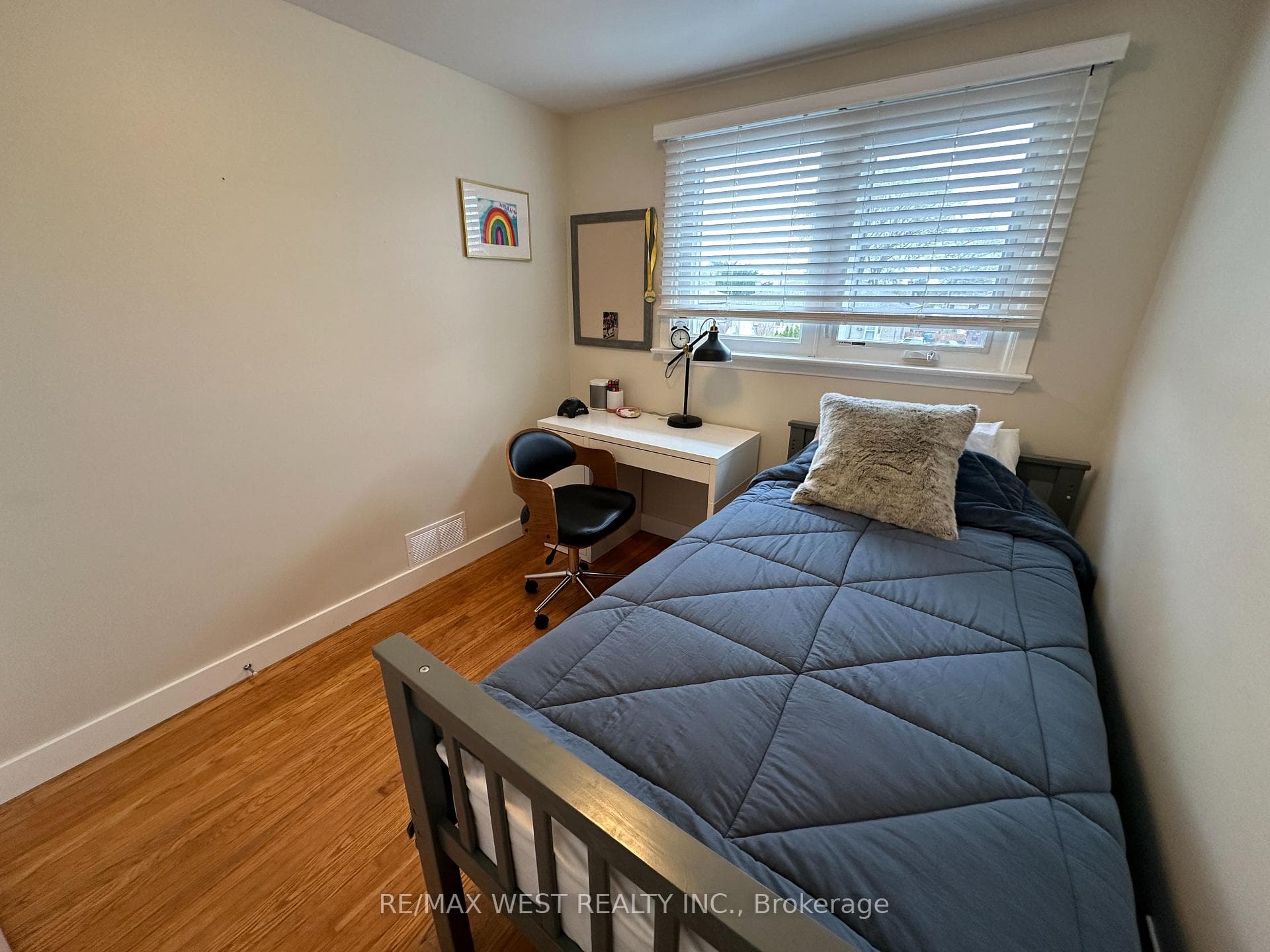 2479 Padstow Crescent photo 30