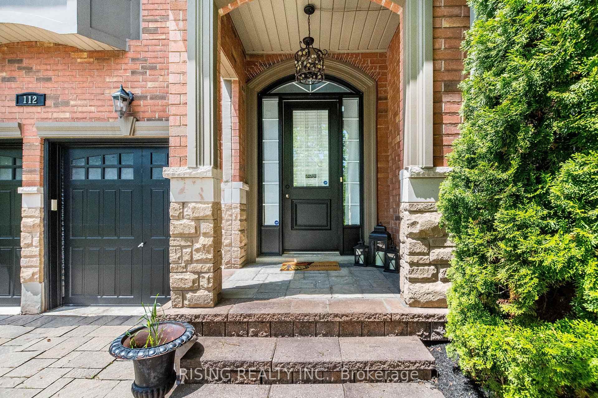 112 Great Lakes Boulevard photo 6