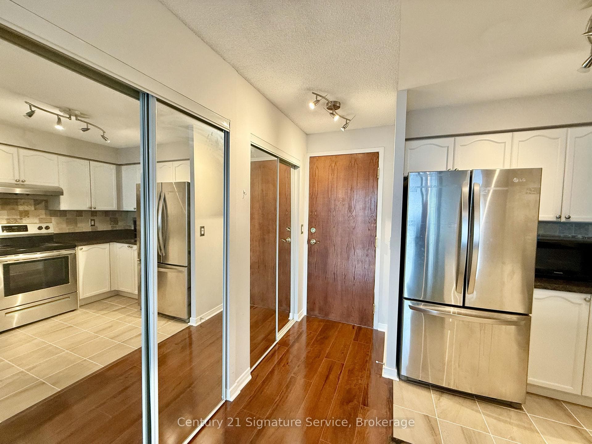 2545 Erin Centre Boulevard Unit 1802 photo 10
