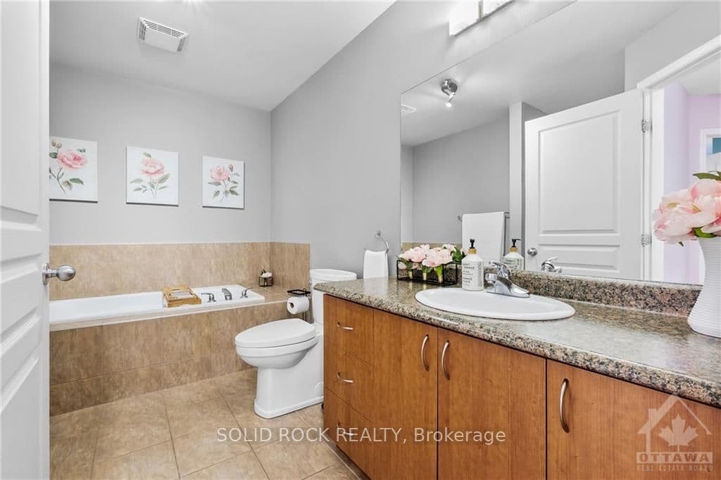 2582 RAYMOND Street photo 24