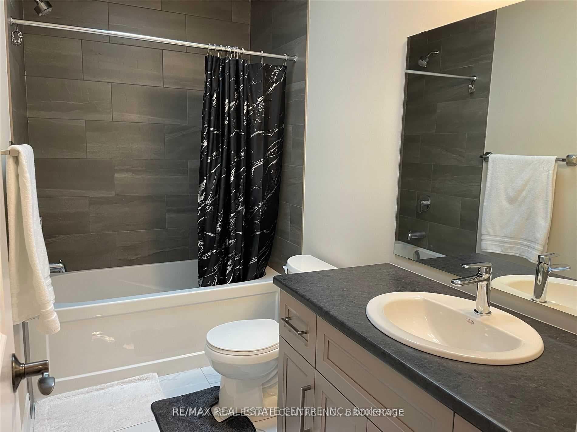 19 Tindall Crescent photo 17