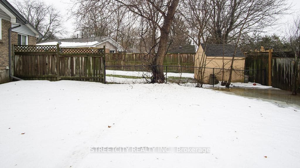 32 Mohegan Crescent photo 33