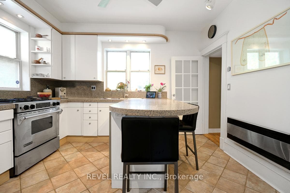 320 CLEMOW Avenue photo 13