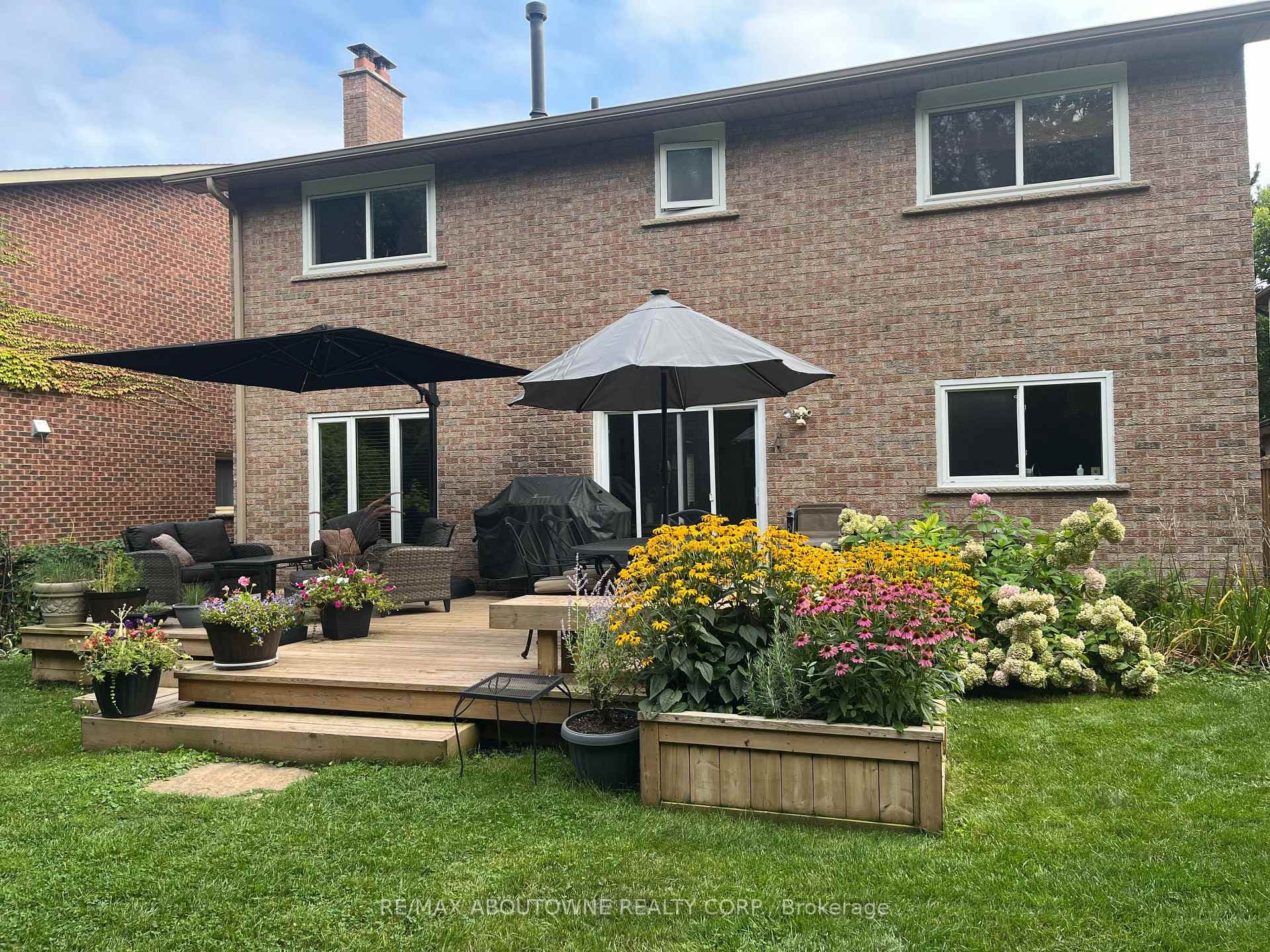 Deck for entertainment or lounging