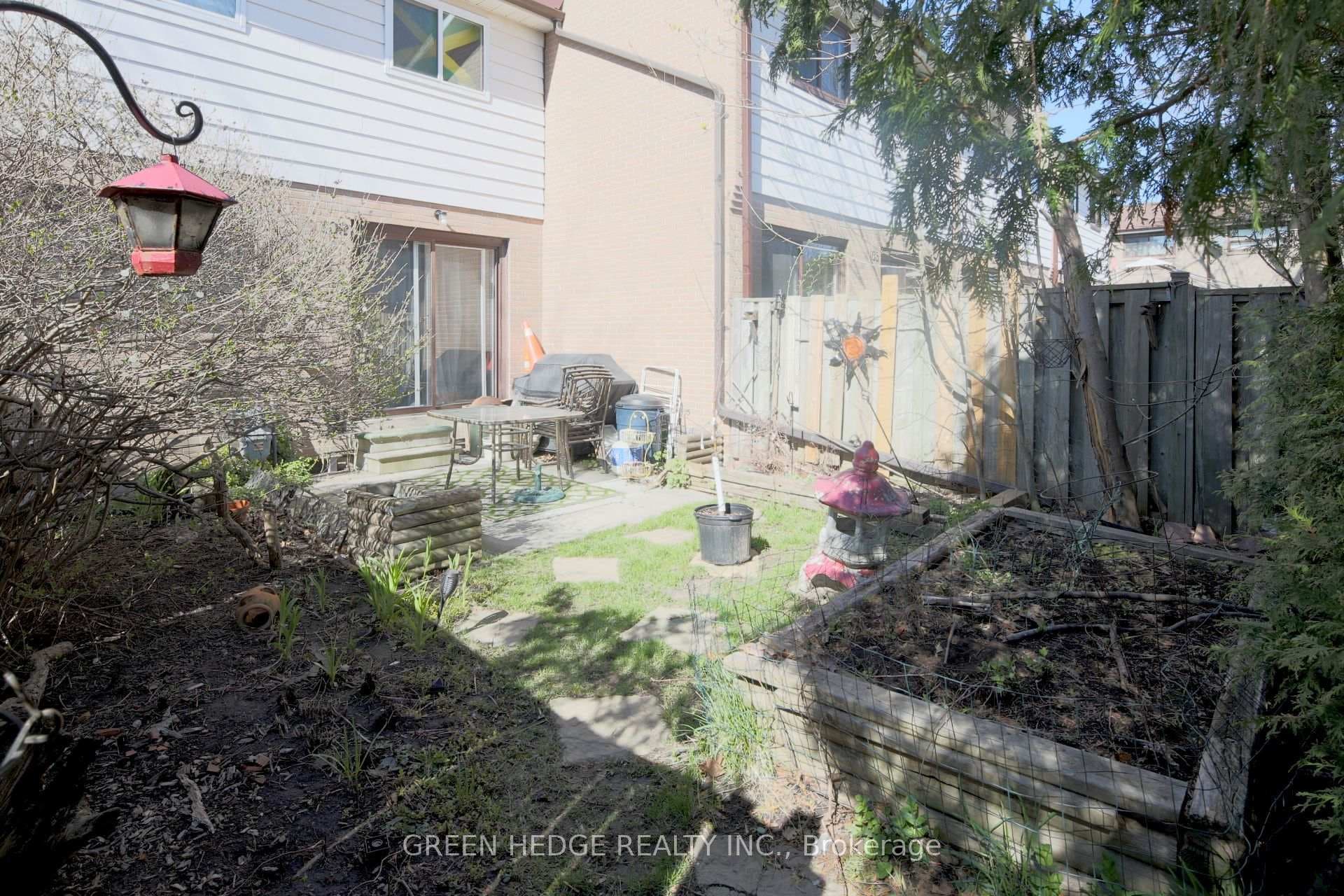 102 Fleetwood Crescent photo 20