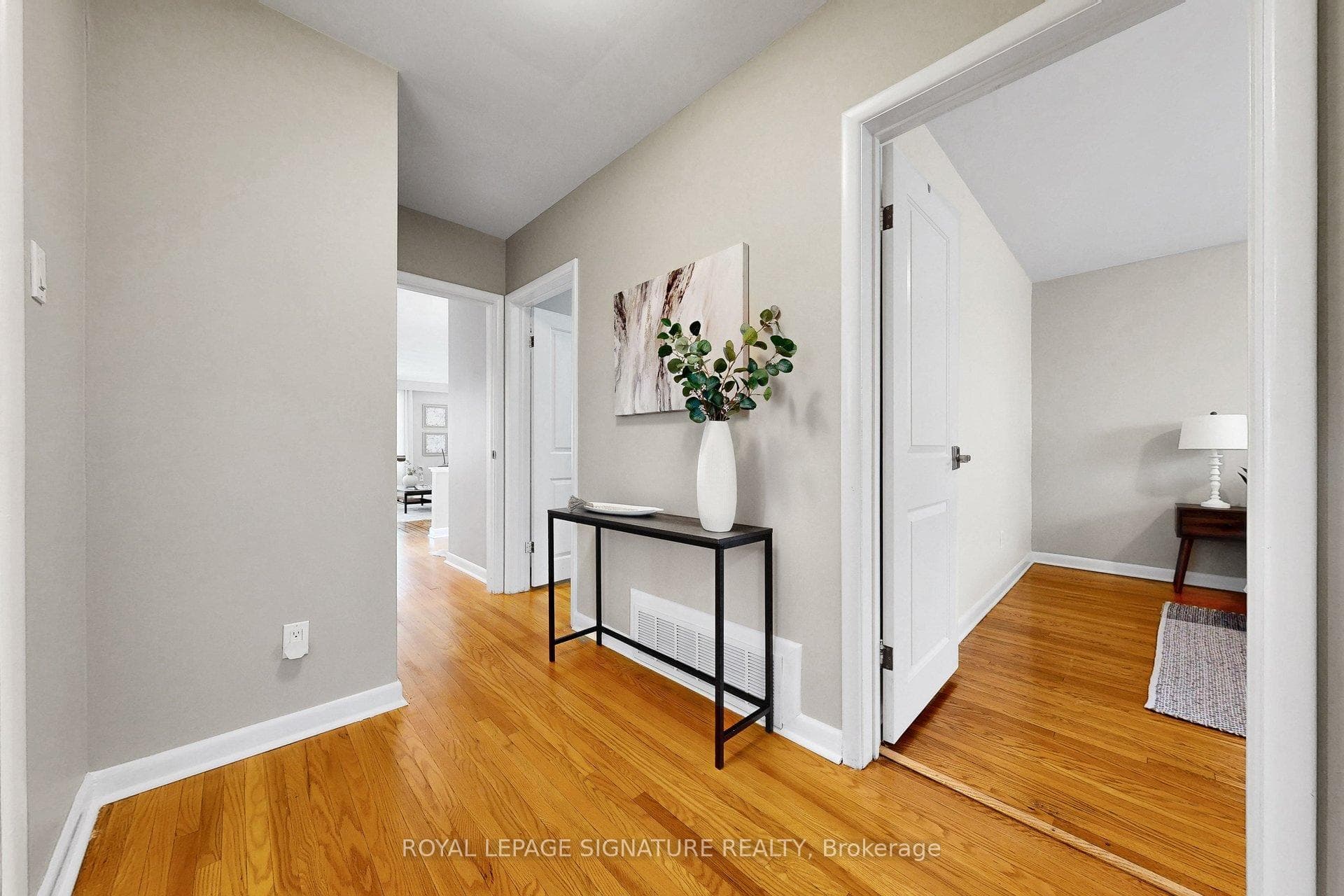 16 Renault Crescent photo 18
