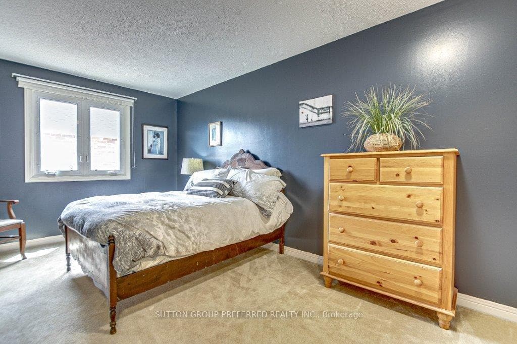 46 Kanata Crescent photo 22