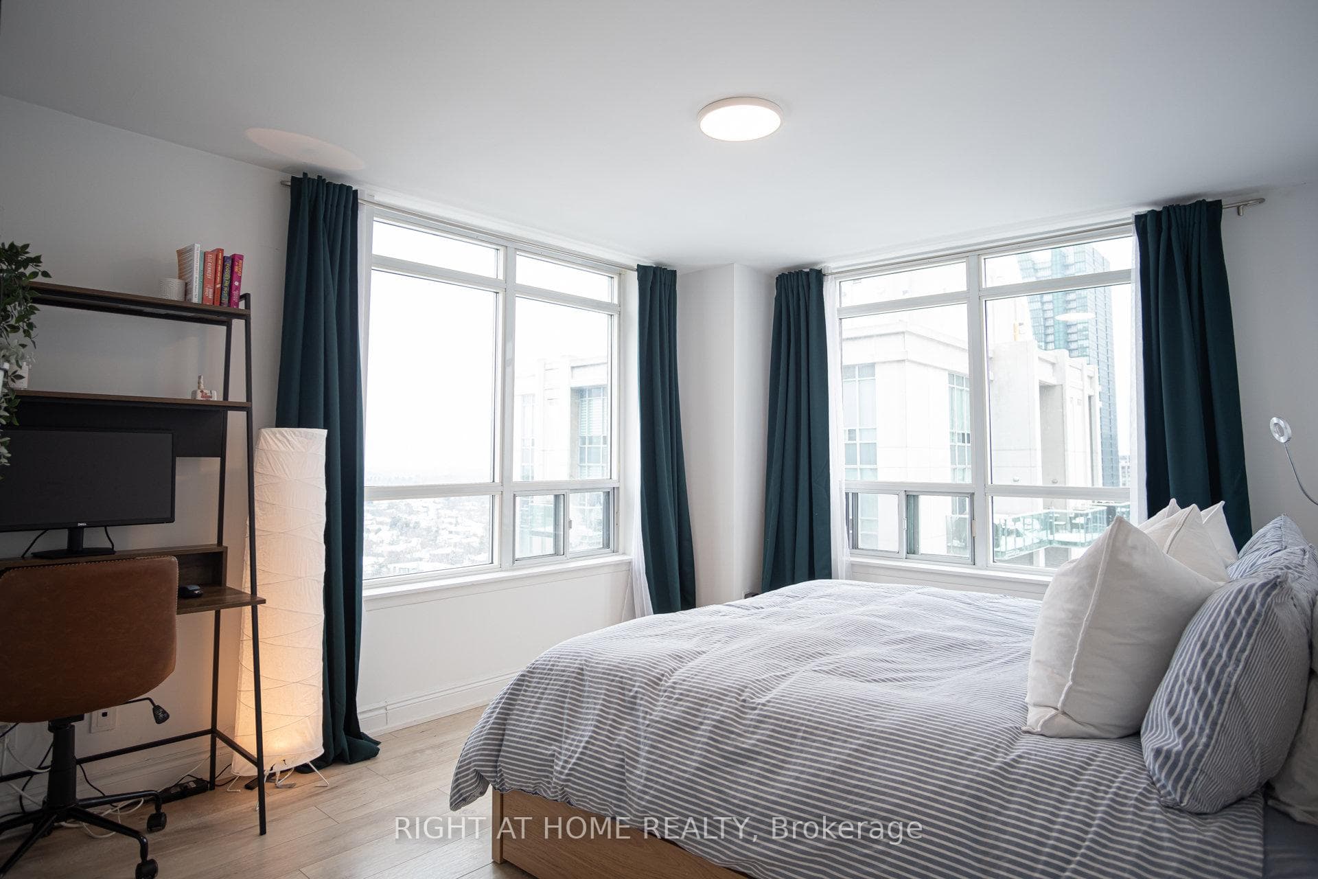 2402 - 16 Harrison Garden blvd