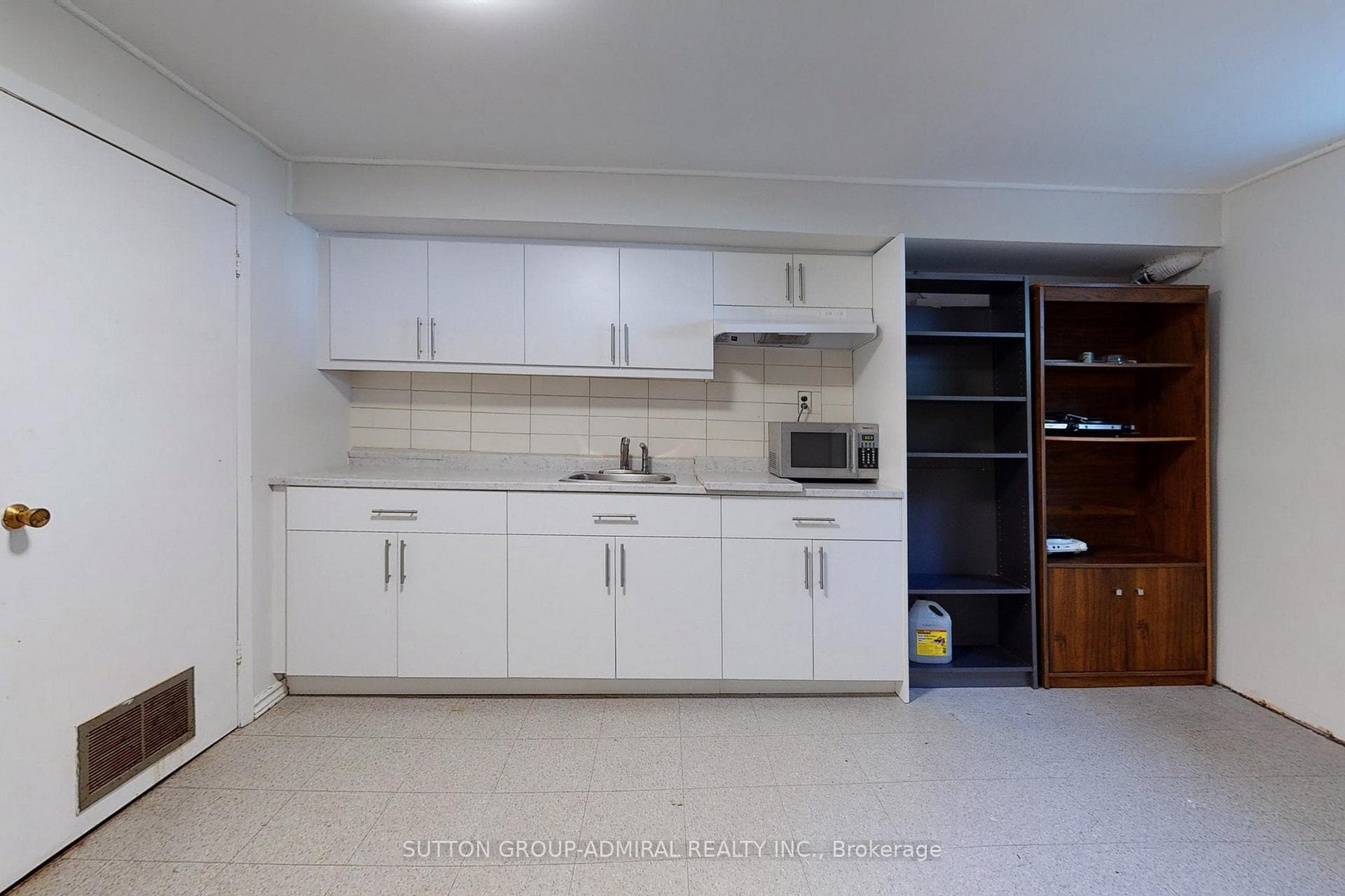 24 Elise Terrace Unit Lower photo 3