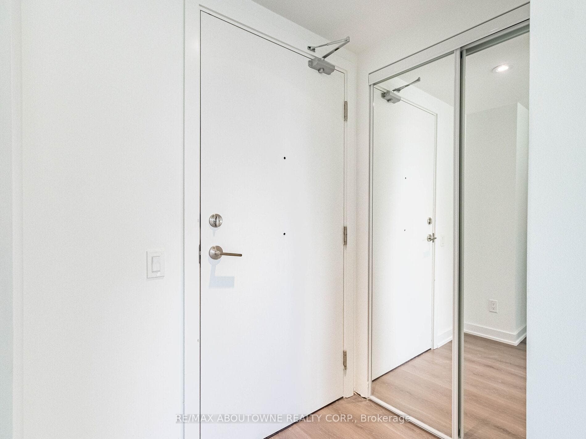 8 Wellesley Street Unit 1112 photo 4