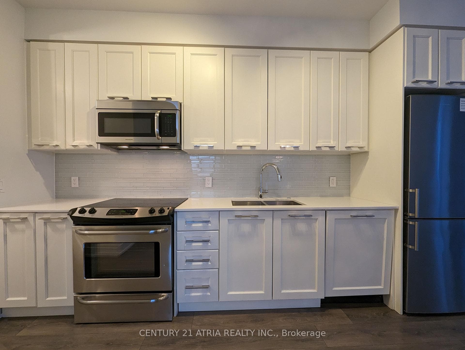 9471 Yonge Street Unit 1018 photo 2