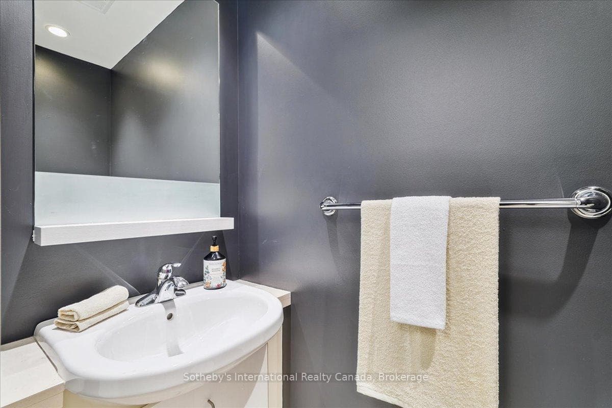 218 Queens Quay Unit 1804 photo 6