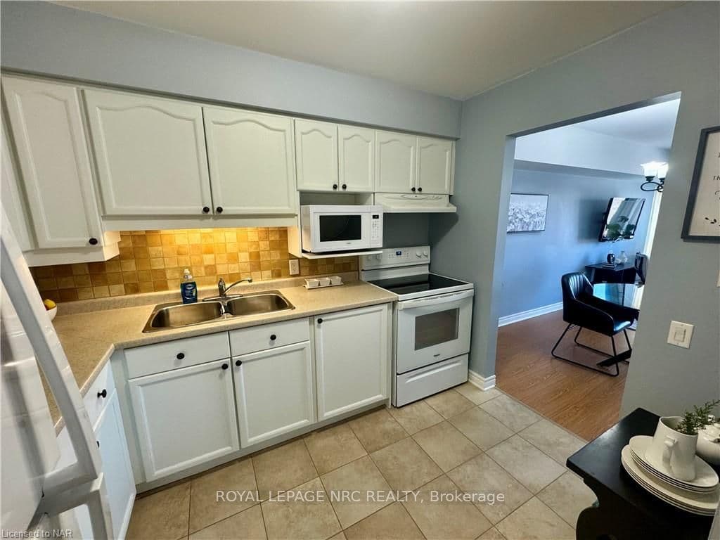 55 PELHAM TOWN Square Unit 306 photo 17