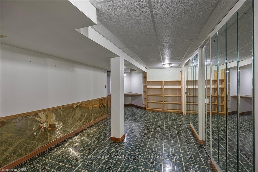 14 BALMORAL Court photo 34