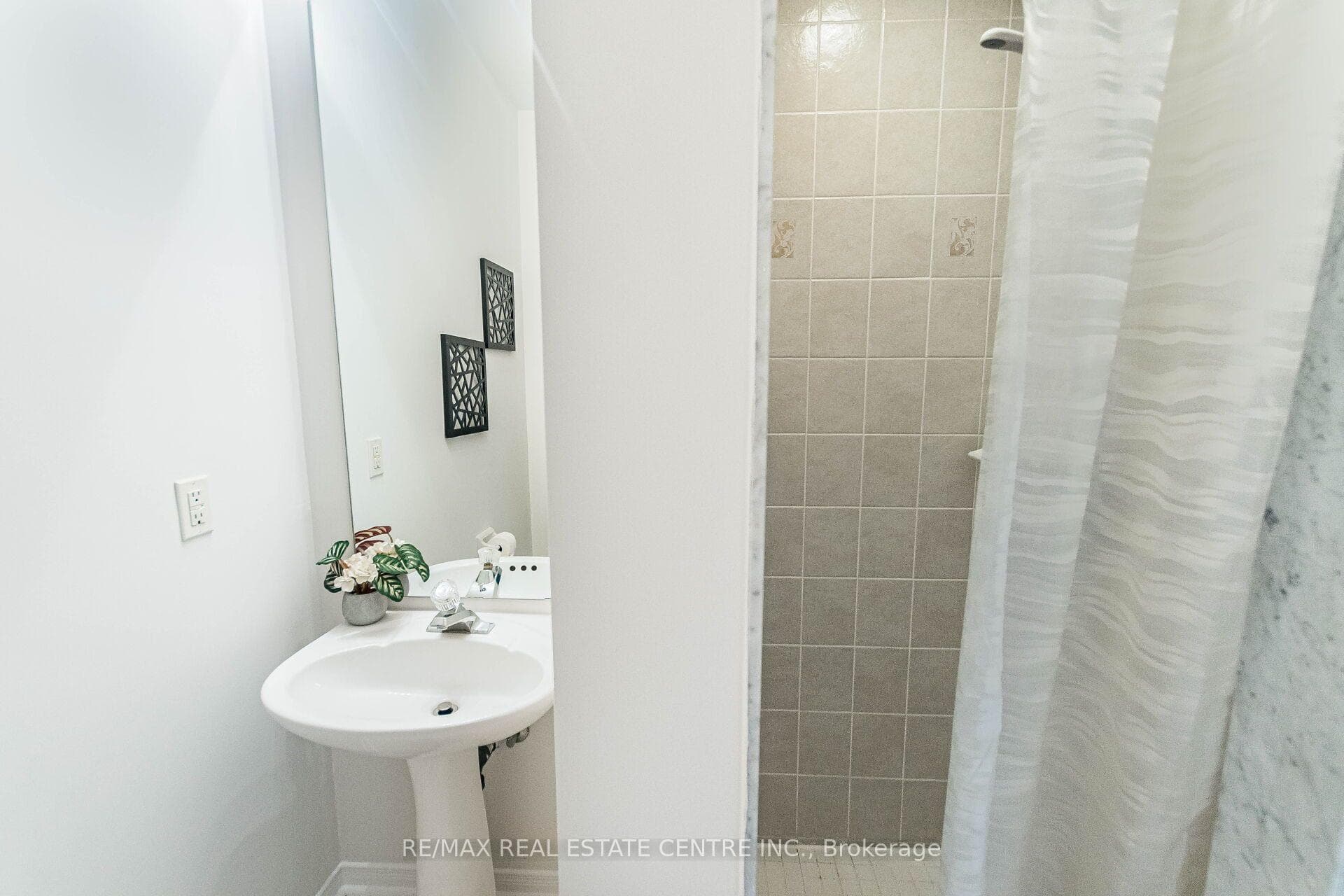 629 Lumberton Crescent photo 11