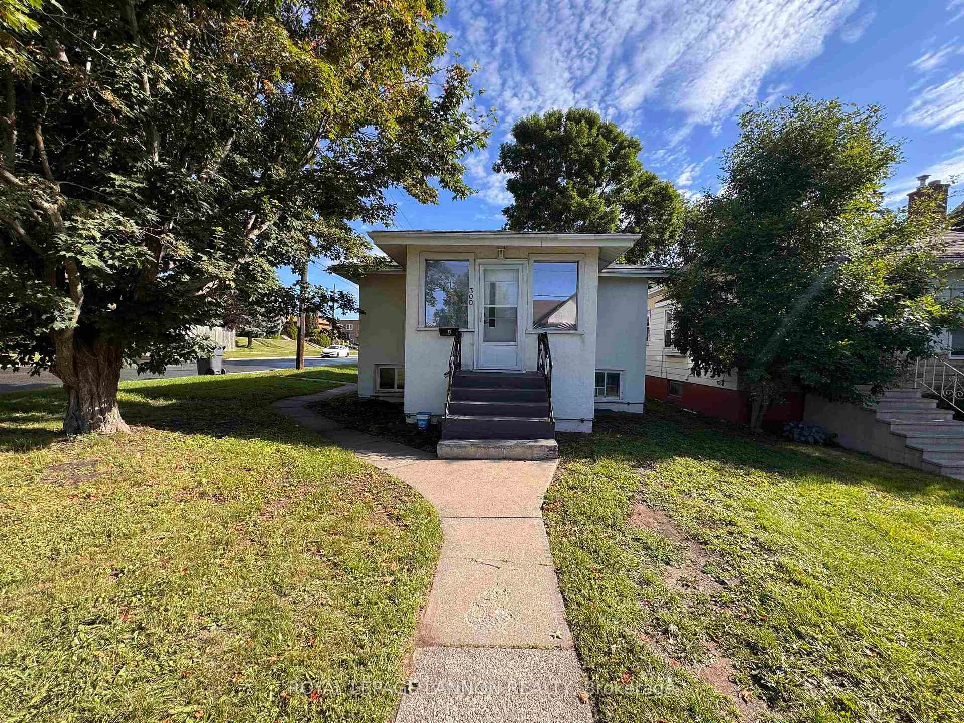 300 Van Horne St. photo 4