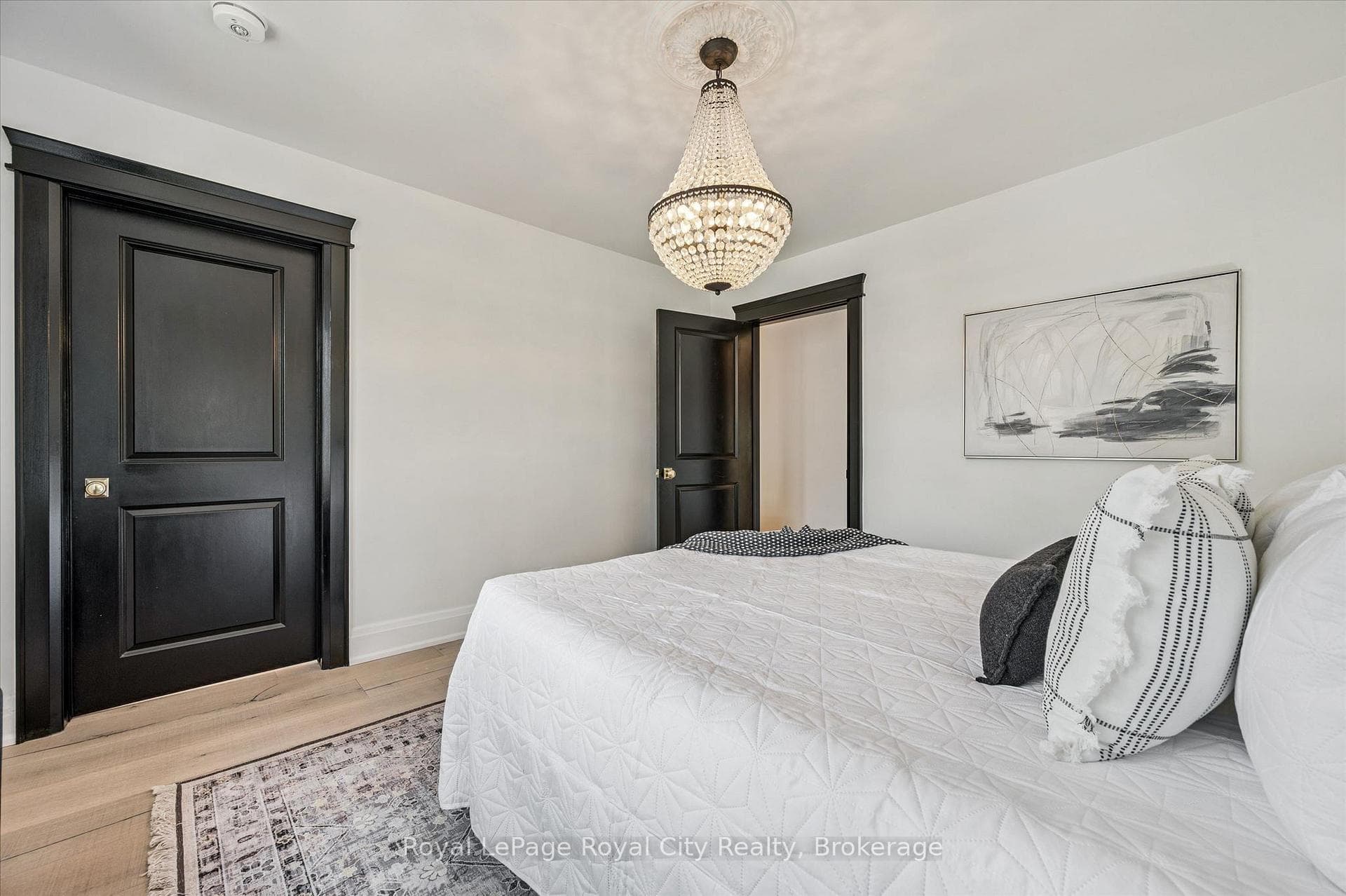 87 University Avenue photo 29