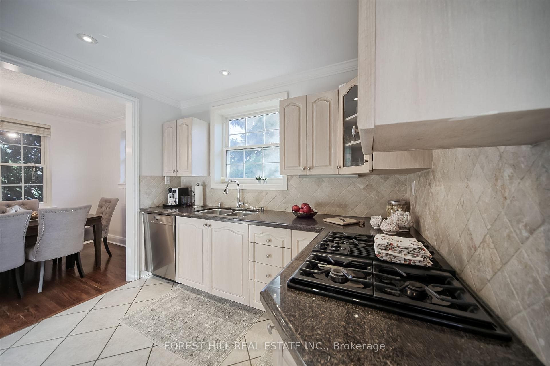 47 Rowley Avenue photo 4