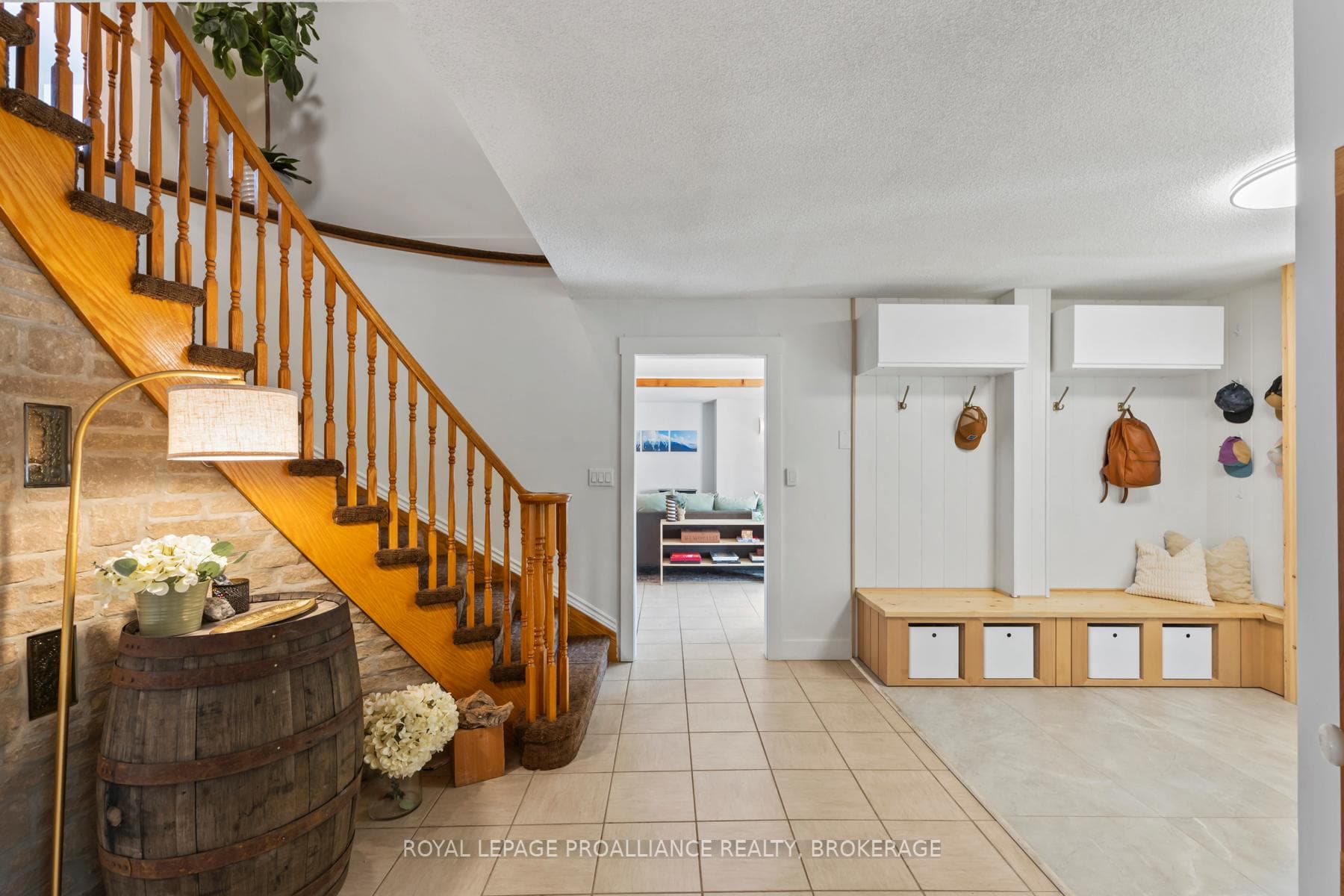 4890 North Shore Crescent photo 7