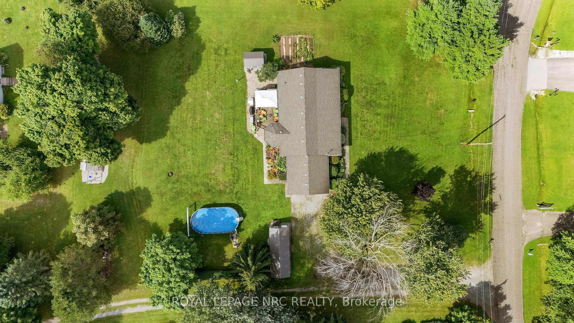 11616 ELIZABETH Crescent photo 3