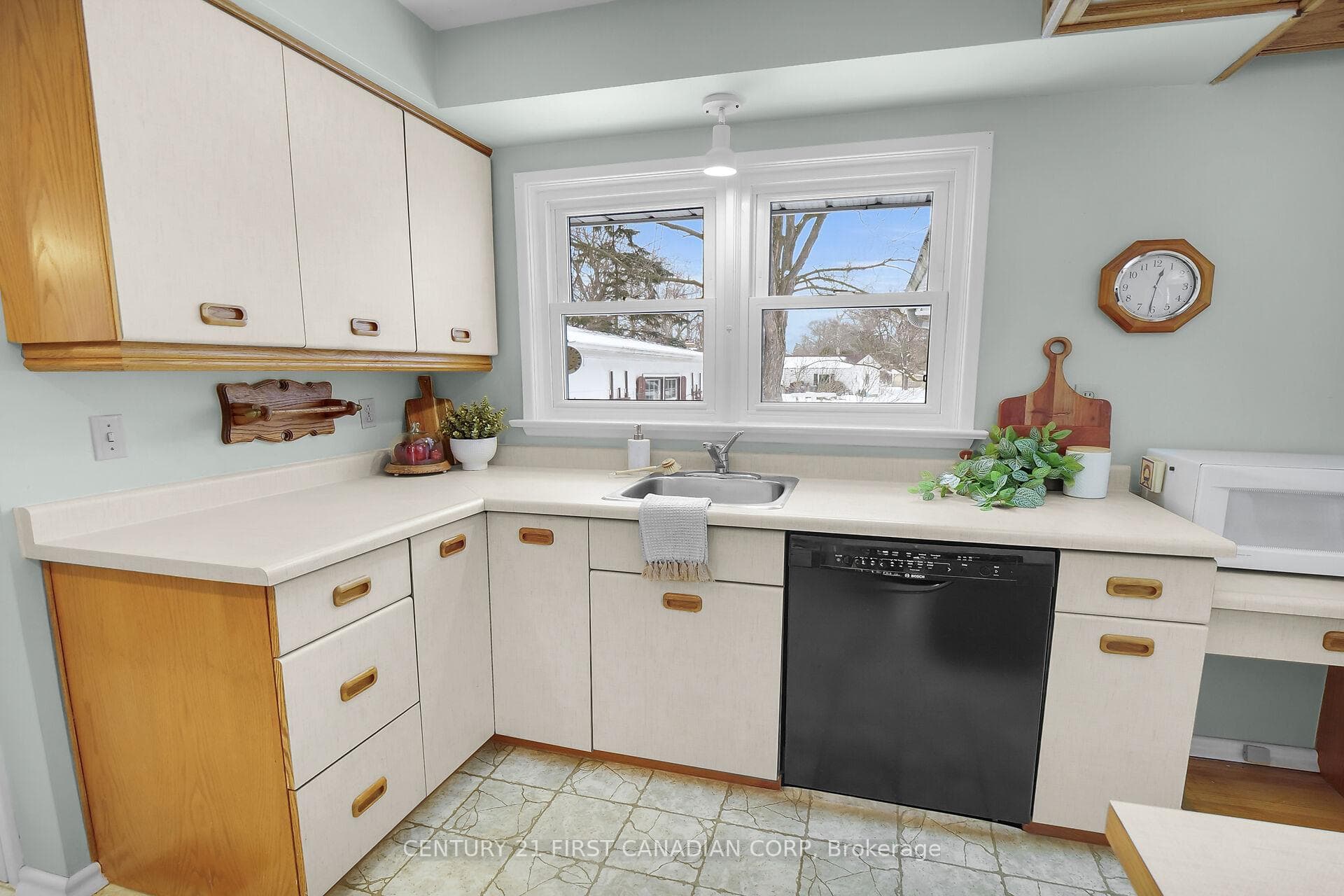 1498 Glengarry Avenue photo 12