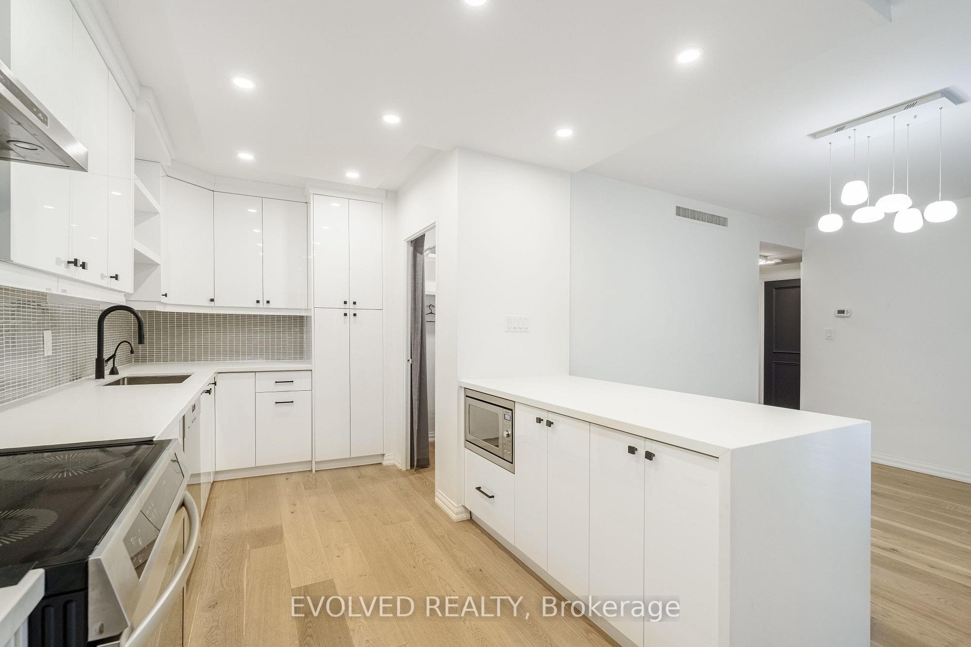 350 Lonsdale Road Unit 508 photo 21